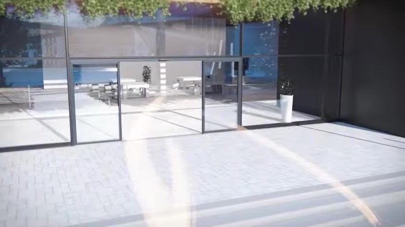 Porta automatica scorrevole Dormakaba all'ingresso di un edificio